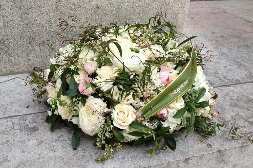 Fleurs de deuil comment bien choisir vos fleurs pour un enterrement